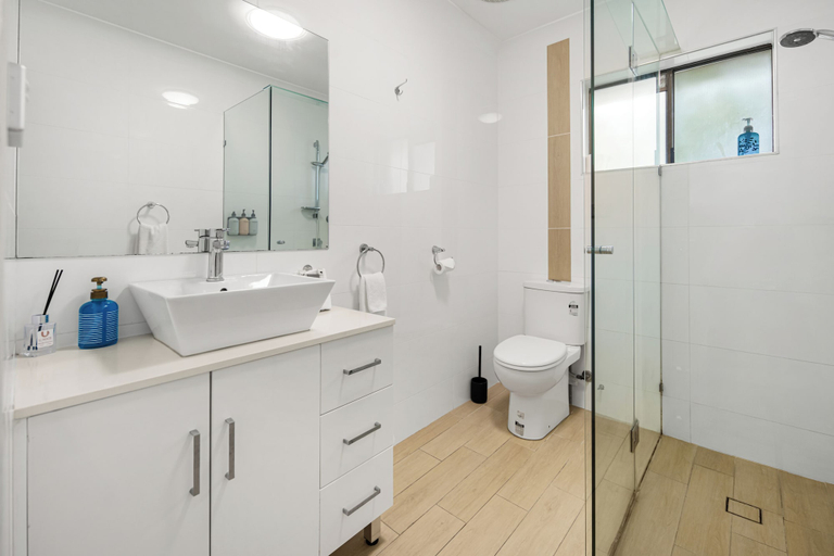 Bathroom 4, Sunnybank Star Hotel & Apartments, Eight Mile Plains