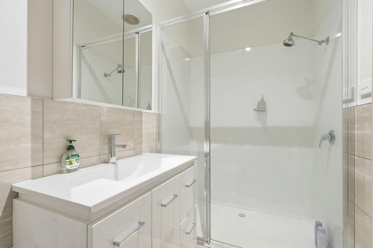 Bathroom 3, Richmond Coachmans Rest Apartment, Clarence
