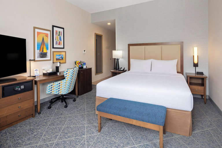 Bedroom 3, Hampton Inn by Hilton Halifax Downtown, Halifax