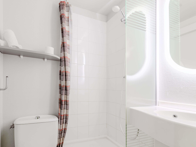 Bathroom 4, Greet Hotel, Haute-Savoie