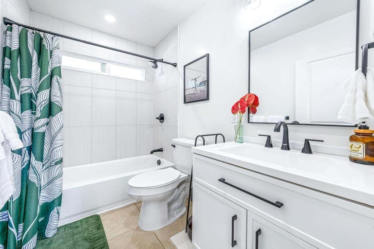 Bathroom 3, Big Island Kahaluu Surf Boutique #4 2 Bedroom Apts