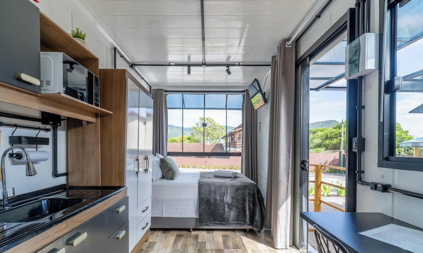 Room 5, Chalet w/ Parking 200m From the Beach Scj0003, Florianopolis