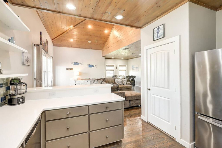 Room 5, Nauti Paradise- Private Pool Game Room, Nueces