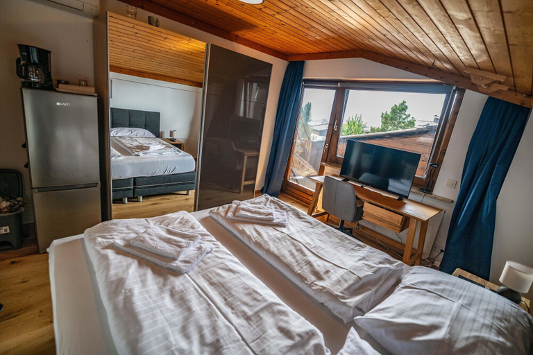 Room 5, Spacious Group Accommodation in Saalfelden, Zell am See