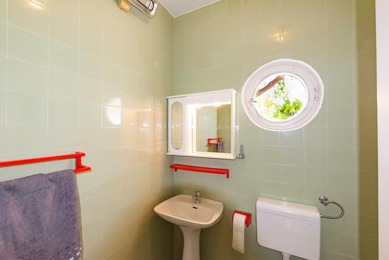 Bathroom 1, Apartments Mery, Novalja