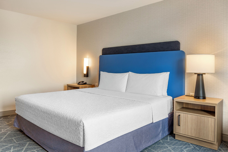 Bedroom 3, Hampton Inn & Suites Cincinnati/Uptown-University Area, Cincinnati