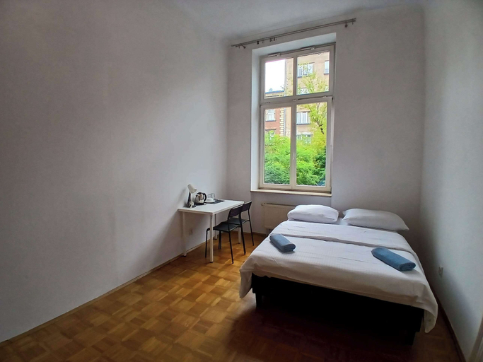 Room 2, Fantastic Inn Kraków - B7, Kraków City