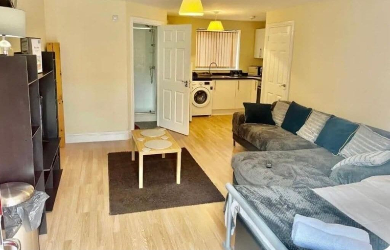 Living area 5, LT Properties Serviced Apartments, Luton