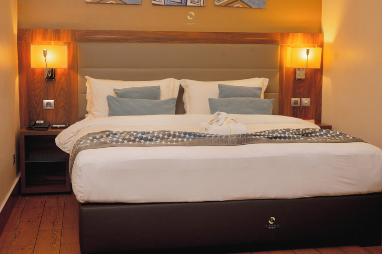 Bedroom 4, Hotel La Falaise Bonapriso, Wouri