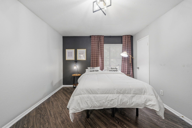 Room 5, Winrock Apartments by Andes STR, Houston