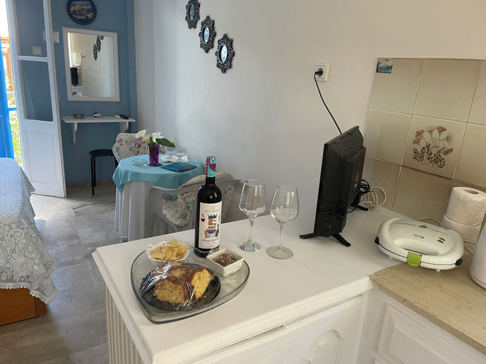 Food & Drinks, Irene's Studios 1, South Aegean