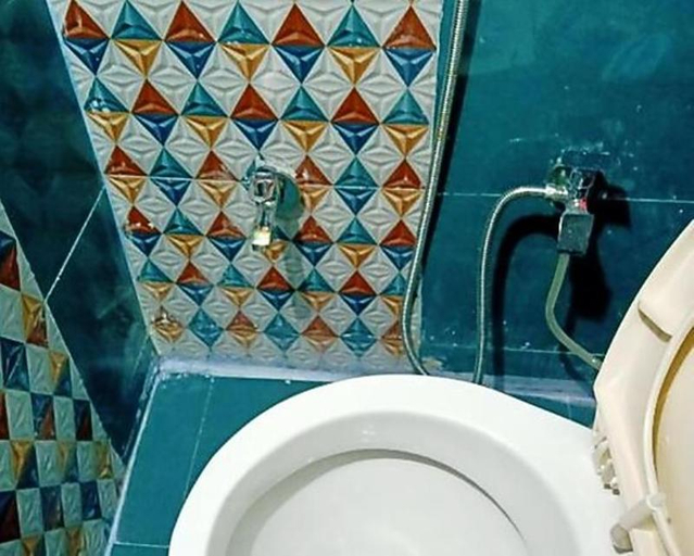 Bathroom 4, Khajuraho Dreams Homestay, Chhatarpur