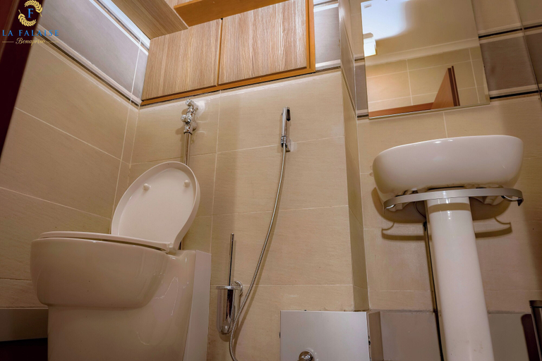 Bathroom 5, Hotel La Falaise Bonapriso, Wouri