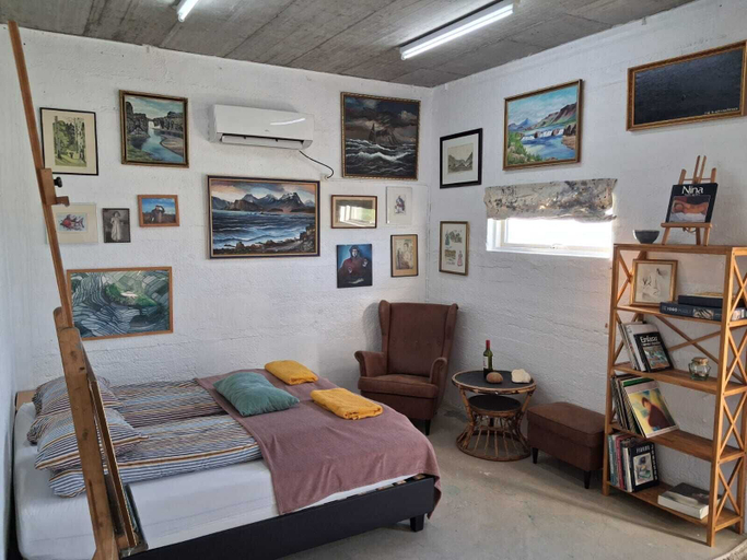 Room 3, Snæfell Apartments, Snæfellsbær