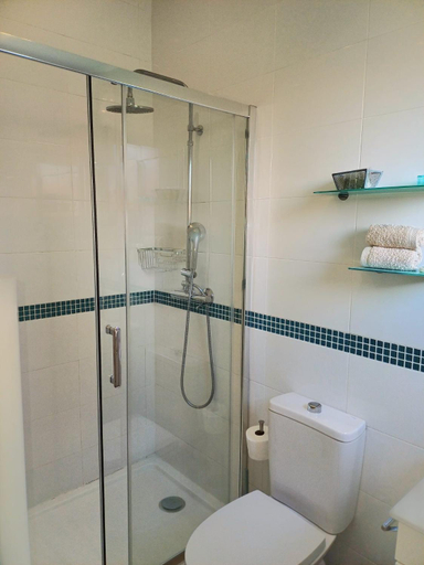Bathroom 3, Villa Alice Studios, Cascais