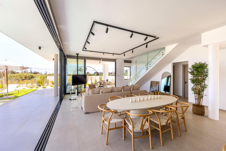 4, New 4 Bedroom Villa with panoramic sea views