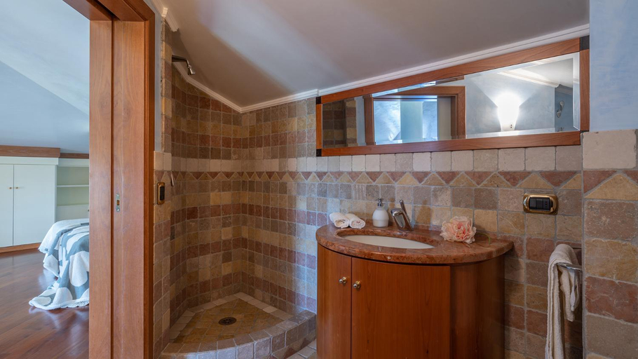 Bathroom 4, VILLA GABRI 8, Emma Villas, Lucca