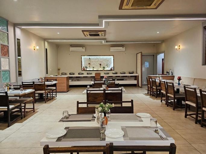 Food & Drinks 5, Devki Grand Hotel, Gwalior