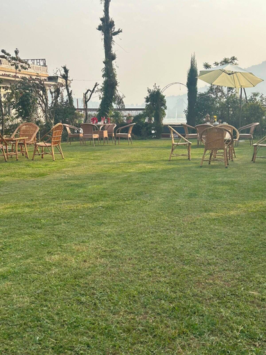 Outdoor dining, The Water Front Homestay, Srinagar