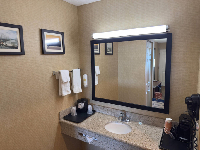Bathroom 4, Comfort Inn On the Bay, Kitsap