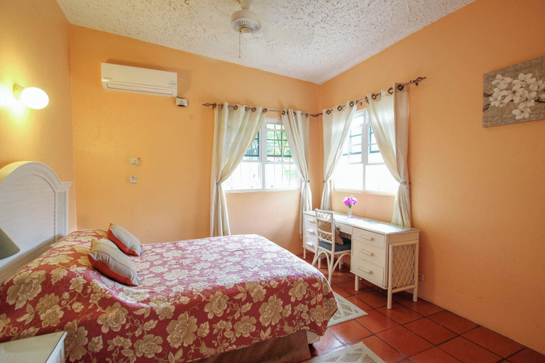 Room 3, Amazing Pool and Nearby Beach - Bliss