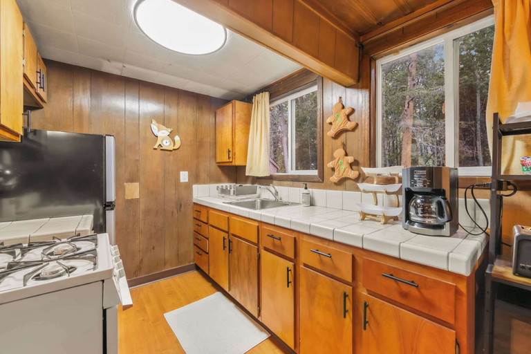 Private kitchen 2, Paradise Bungalow - Cozy Cabin Escape, El Dorado