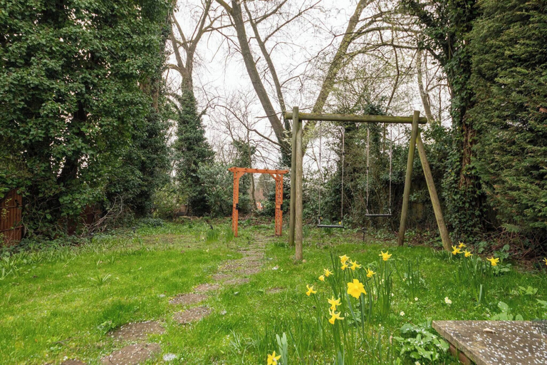 Children's area 4, Spacious 4BR Home With Games Room & Free Parking, Wokingham