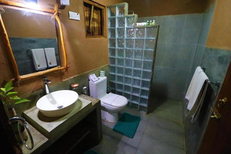 Bathroom 4, The Other Corner Hotel, Palugaswewa