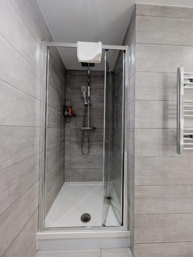 Bathroom 2, Dale Street Apartments, Sefton