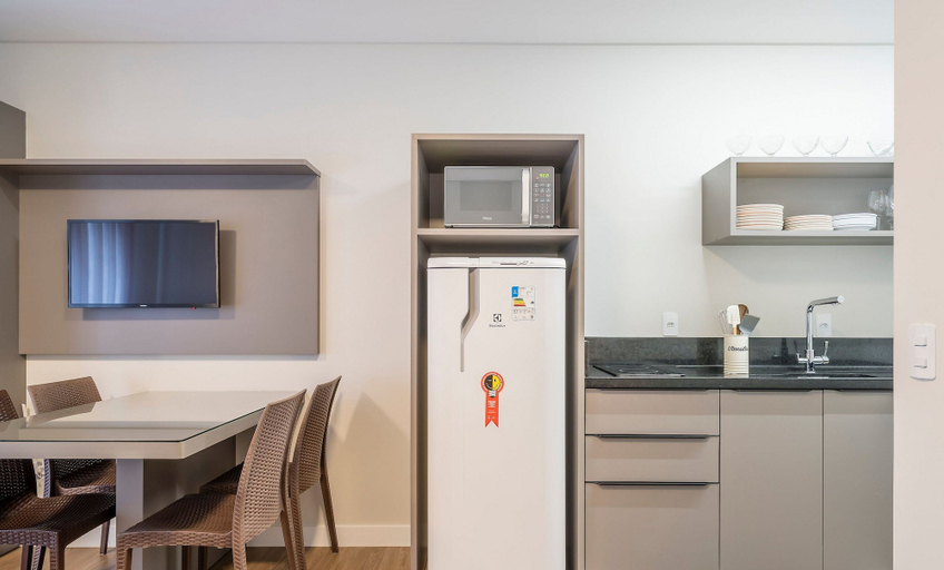Private kitchen 2, Pleasant Studio w/ Barbecue and sea View - Vfr504, Bombinhas