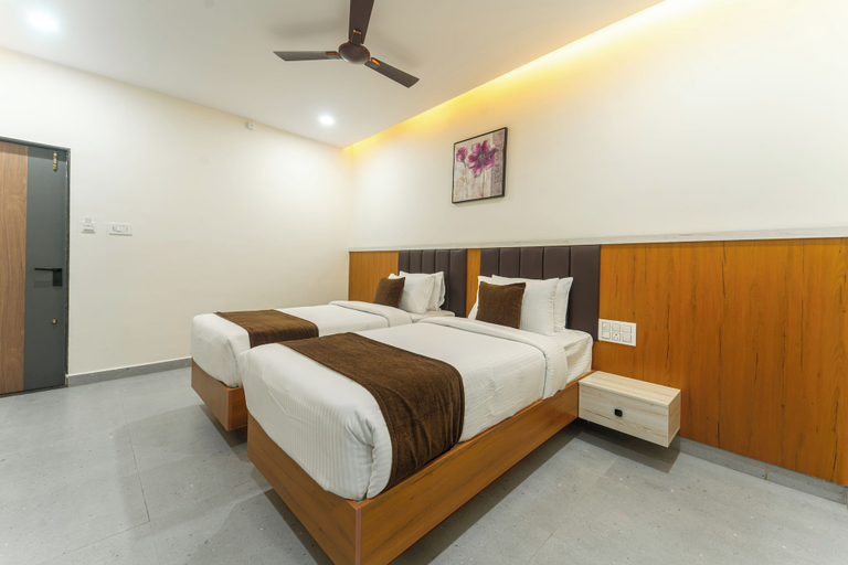 Room 4, Zipp Lite Ballari Leela Hotel & Banquets, Bellary