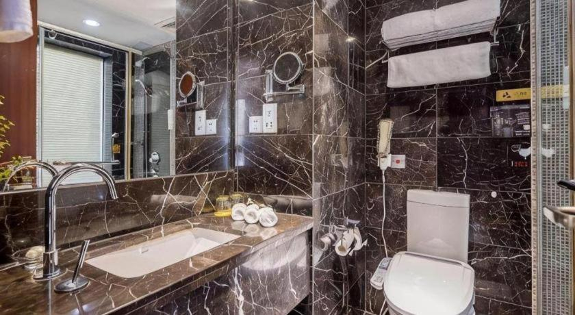 Bathroom 4, Jiaxing Fortune Holiday Hotel, Jiaxing