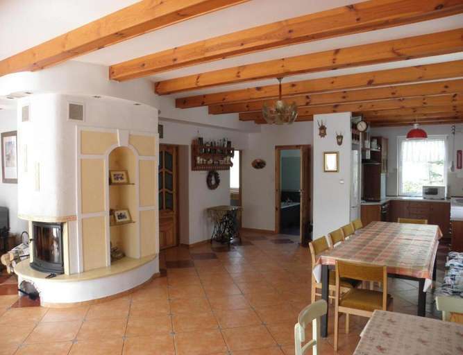 Dining 3, Holiday Villa With a Garden, Close to the Lake, Olsztyn
