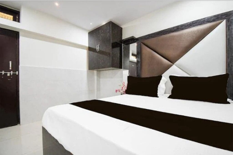 Room 3, Hotel Birhana road, Kanpur Nagar