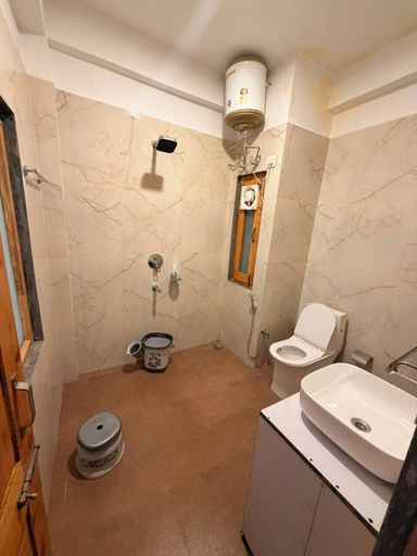 Bathroom 5, Sunshine By Nature Crest, Kullu