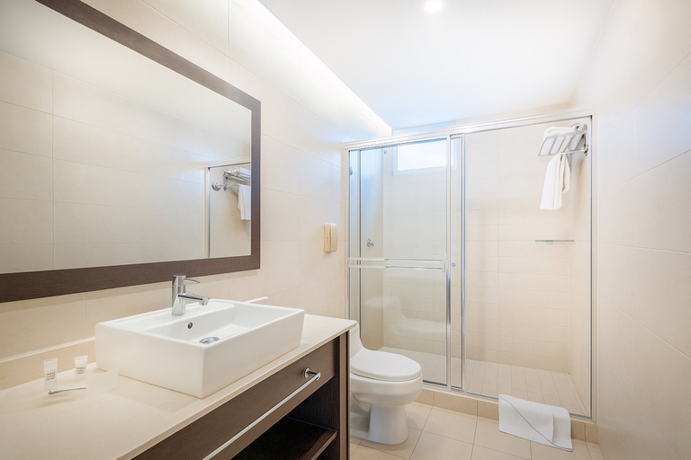Bathroom 4, Tryp By Wyndham Panama Centro, Panamá