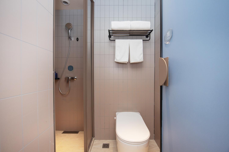Bathroom 4, Hanting Hotel Shanghai Xiangyang Road, Shanghai