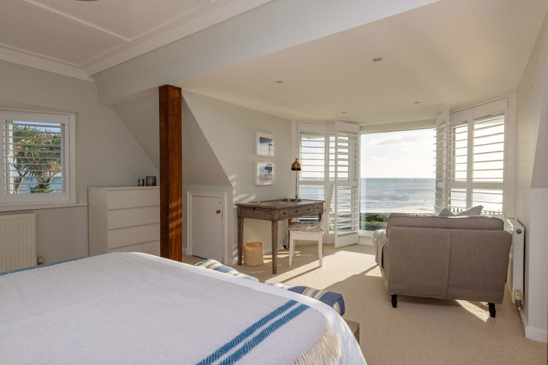 Room 5, Luxury Beachfront Retreat for 14 With Hot Tub, West Sussex