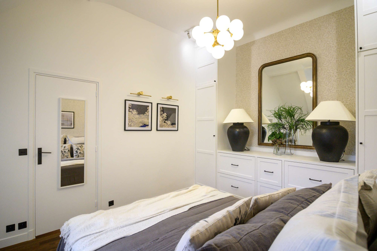 Bedroom 2, Balcon Champs Elysees, Paris