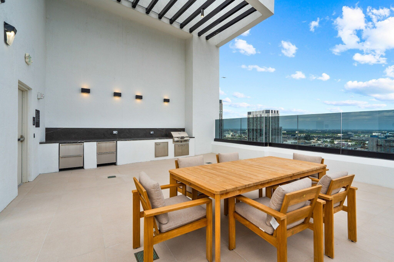 BBQ/picnic area 4, Luxury Miami 1BR Apt Pool & Beach Access, Miami-Dade
