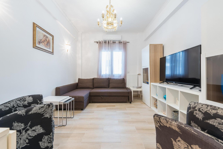 Others 3, Fresh and Clean apt for 6 in Koukaki, Attica