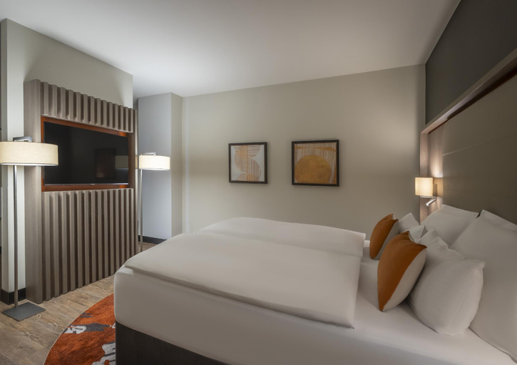 Bedroom 2, Clayton Hotel Berlin, Tiergarten, Berlin