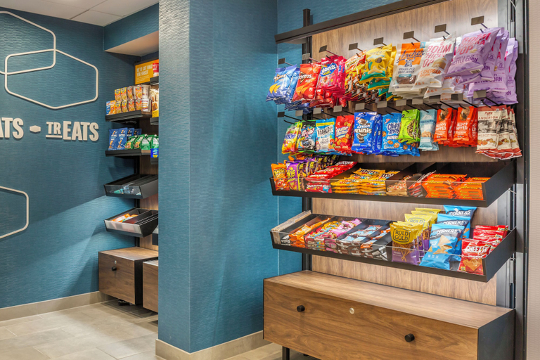 Food & Drinks 5, Hampton Inn & Suites Cincinnati/Uptown-University Area, Hamilton