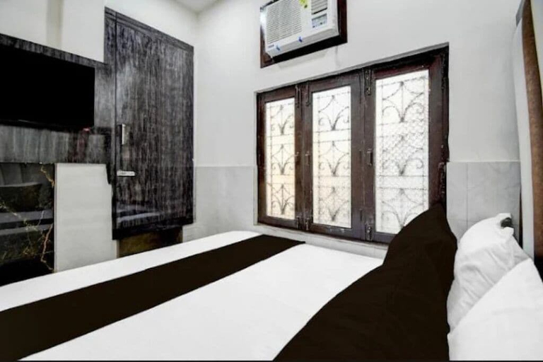 Room 4, Hotel Birhana road, Kanpur Nagar