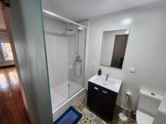 Bathroom 5, Daora Lisbon Hostel, Lisbon