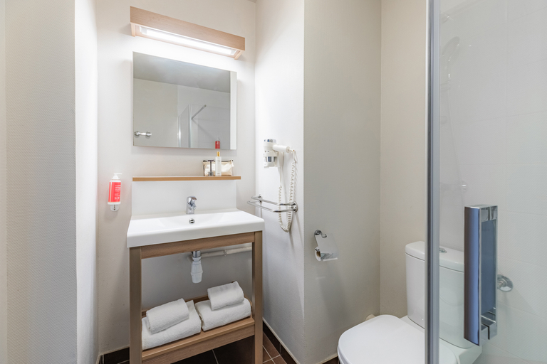 Bathroom 3, Appart City Confort Reims Centre, Marne
