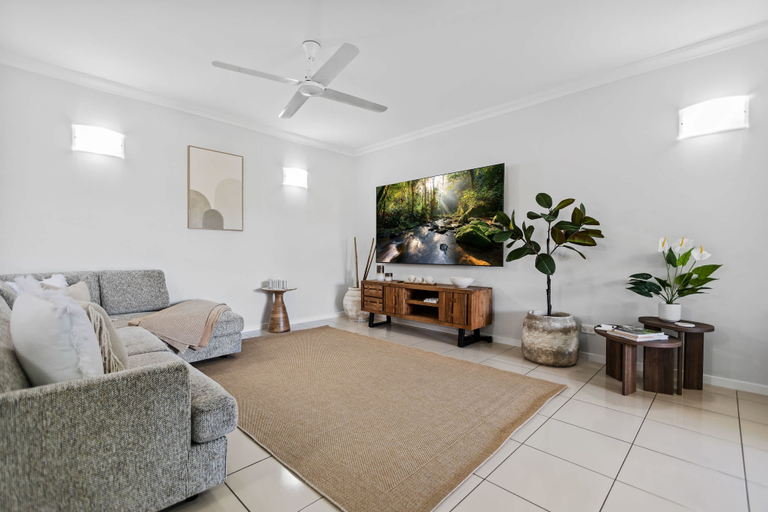 Room 3, Resort Apartment - 9 Pools Gym Access, Cairns