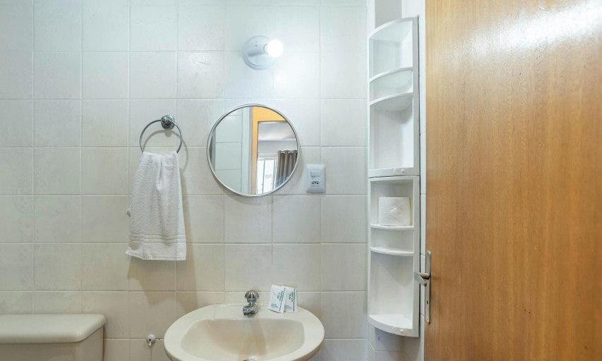 Bathroom, Central Apt Steps From the Beach in BC Cev2304, Balneário Arroio do Silva