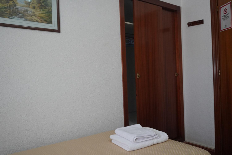 Bedroom 2, Hostal Los Principes, Huelva