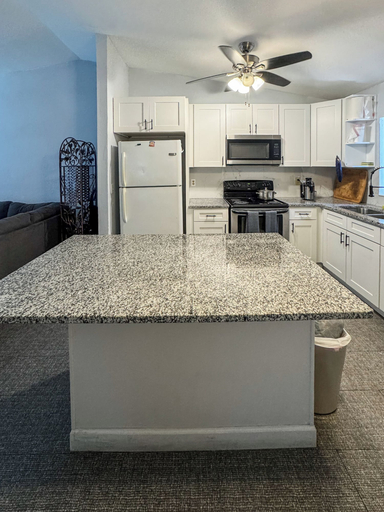 Private kitchen 5, Secluded Hideaway - Private Retreat, Pinellas